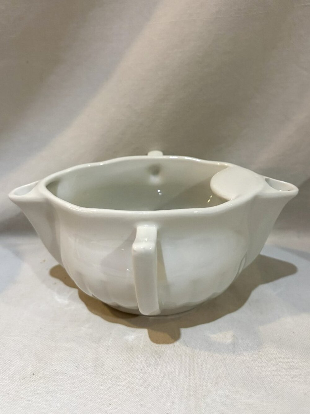Pillivuyt France White Porcelain Double Spout Gravy Boat Fat Separator